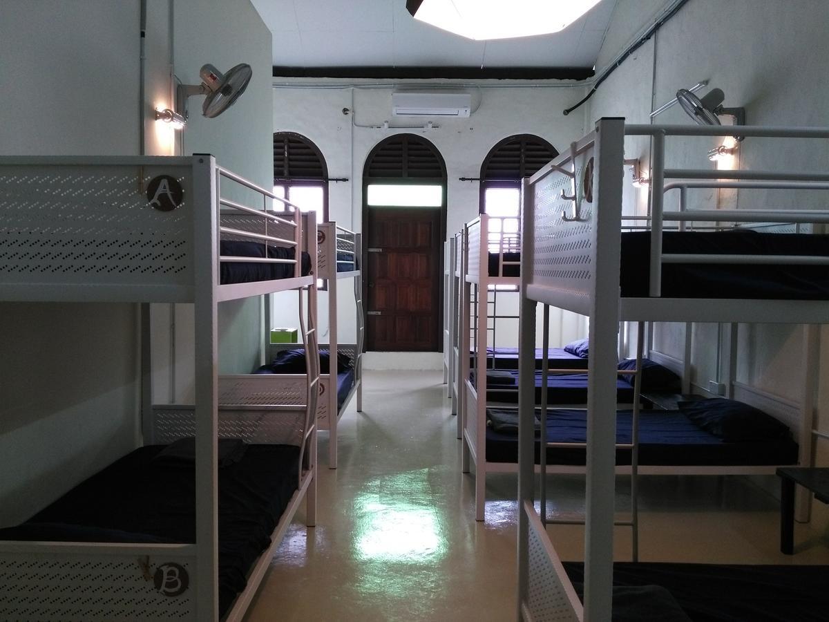 Vloft Backpackers Hostel Ипох Экстерьер фото